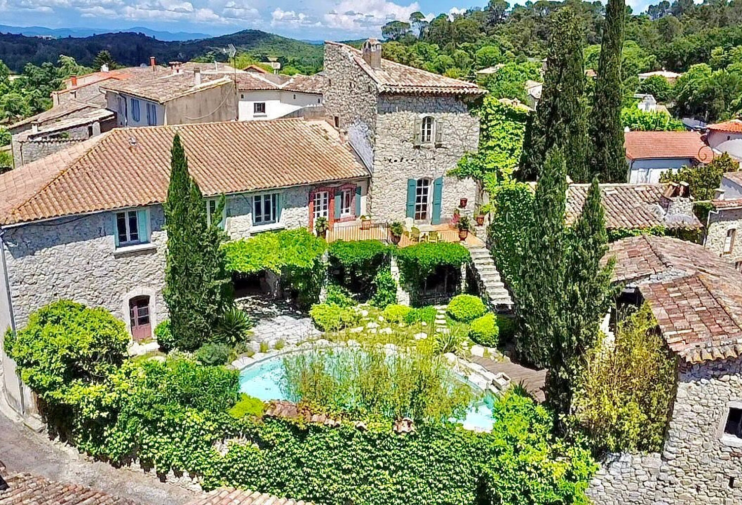 Mas de village XVIII siècle 400m2 avec piscine — photo 1