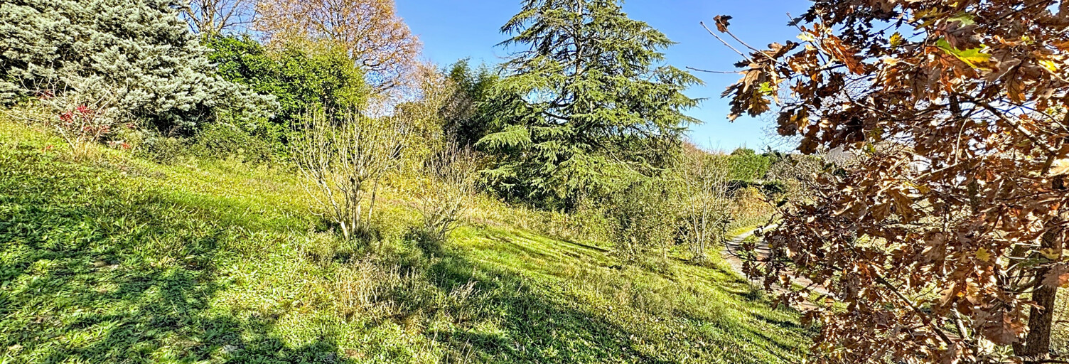 Terrain  1844 m² à vendre à Saint-Germain-Nuelles (69210)