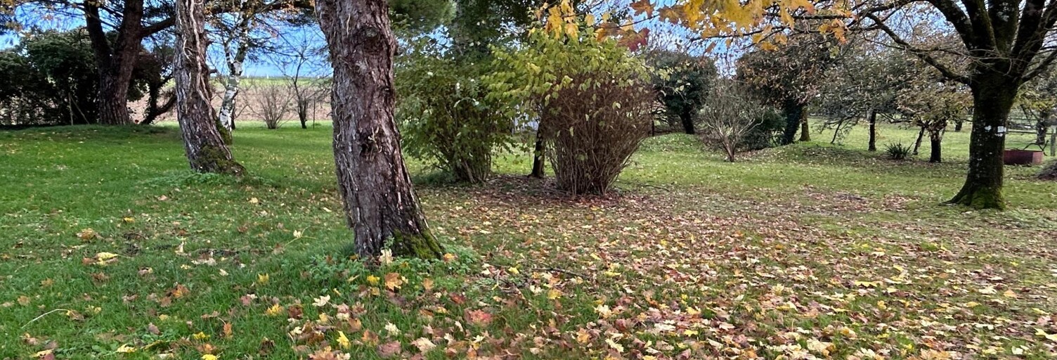 Terrain  834 m² à vendre à Saint-Hilaire-de-Villefranche (17770)