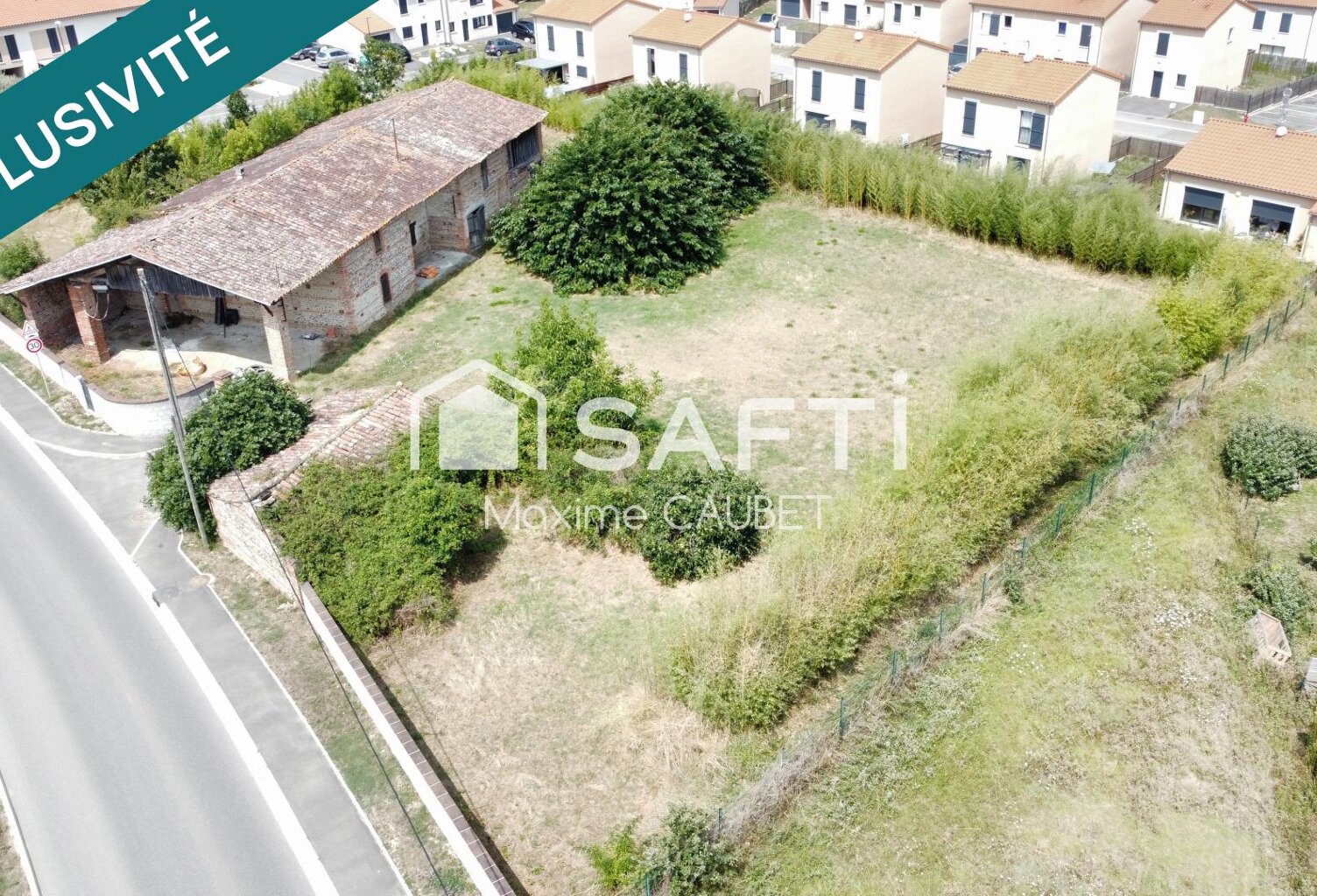 Corps de ferme avec terrain de 3 363 m² à Merville — photo 1