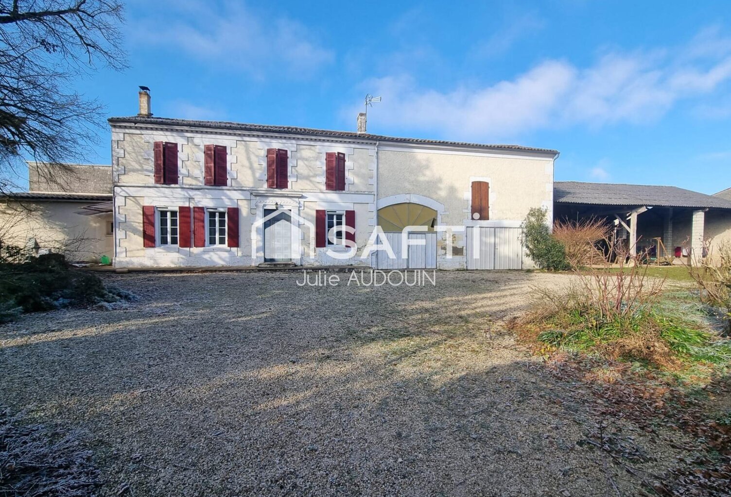 Maison, nombreuses dépendances 8 000 m2 de terrain - THORS — photo 1