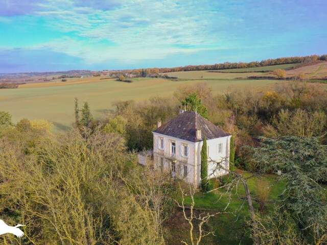 Manoir de 6 pièces principales — photo du bien