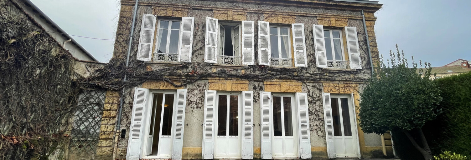 Maison 11 Pièces 240 m² à vendre à Cours (69470)