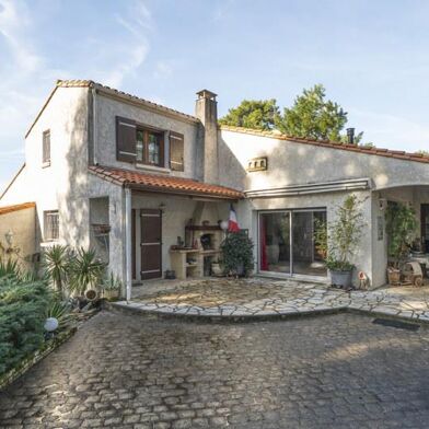 Maison 5 pièces 457600 €