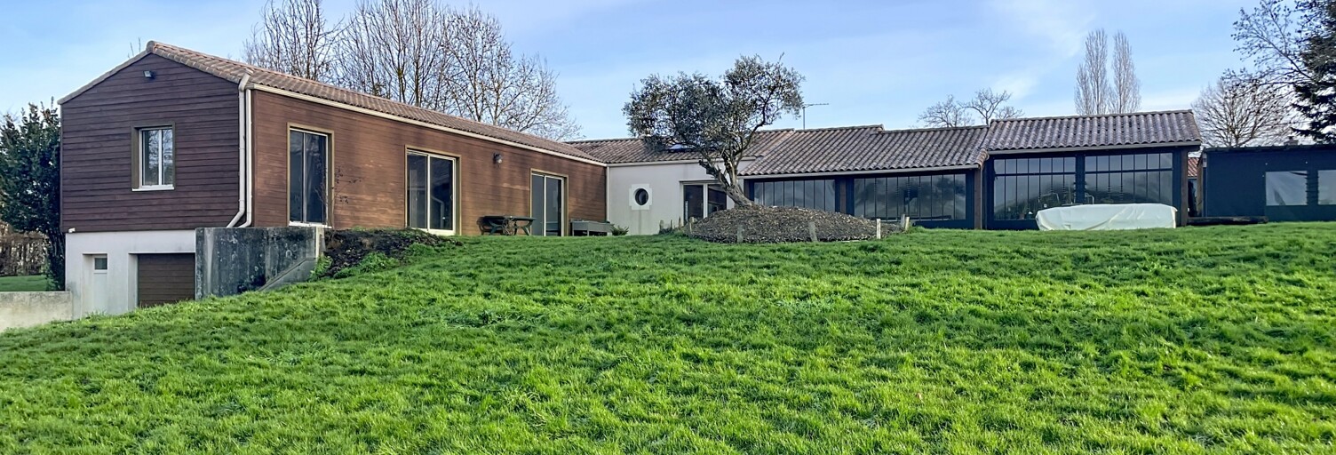 Maison 8 Pièces 179 m² à vendre à Saint-Maixent-de-Beugné (79160)