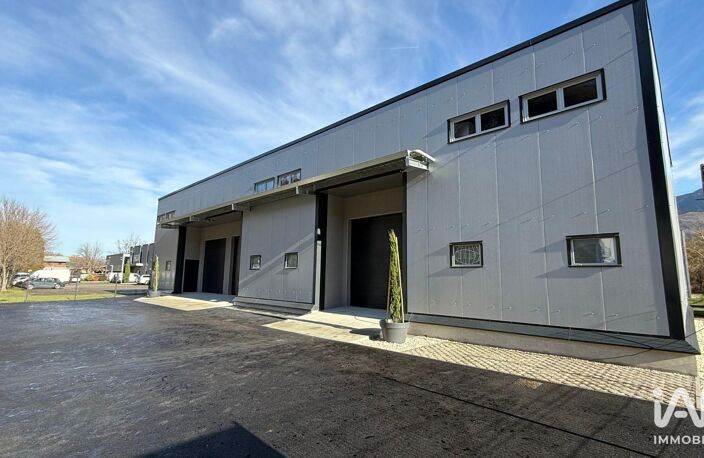 Location Local d'activités 148 m&sup2; — photo 2