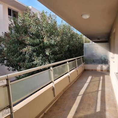 Appartement 3 pièces 841 €