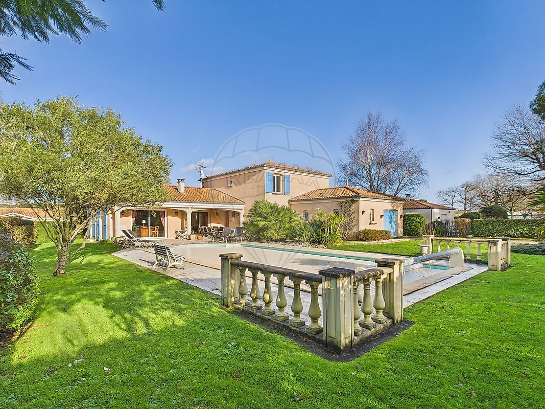 Villa / Maison  T6 à vendre Mathes (Les) 17570