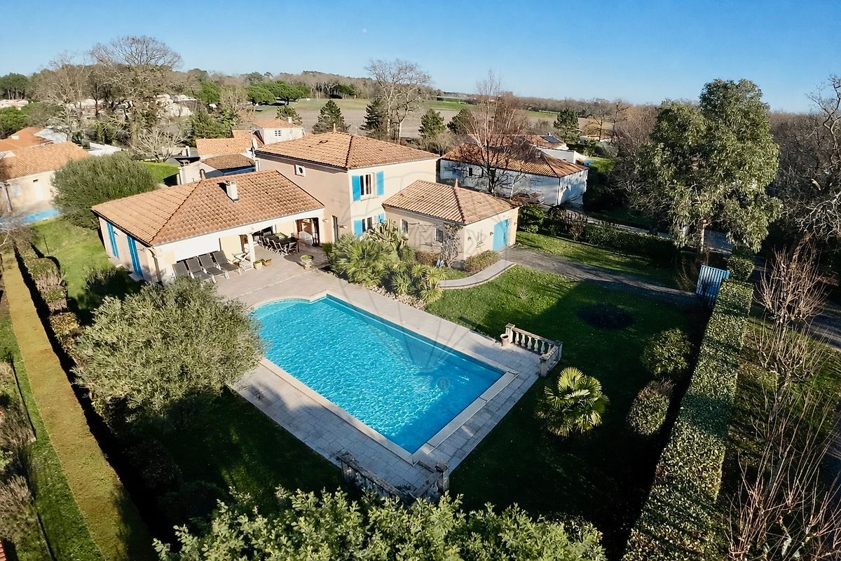 Villa / Maison  T6 à vendre Mathes (Les) 17570