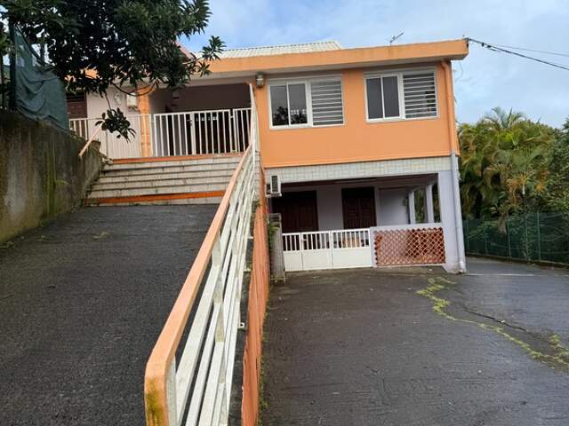 Idéal Investisseur – Ensemble Immobilier de 3 appartements (T6 – T3 loué – T2) Sainte-Luce — photo du bien