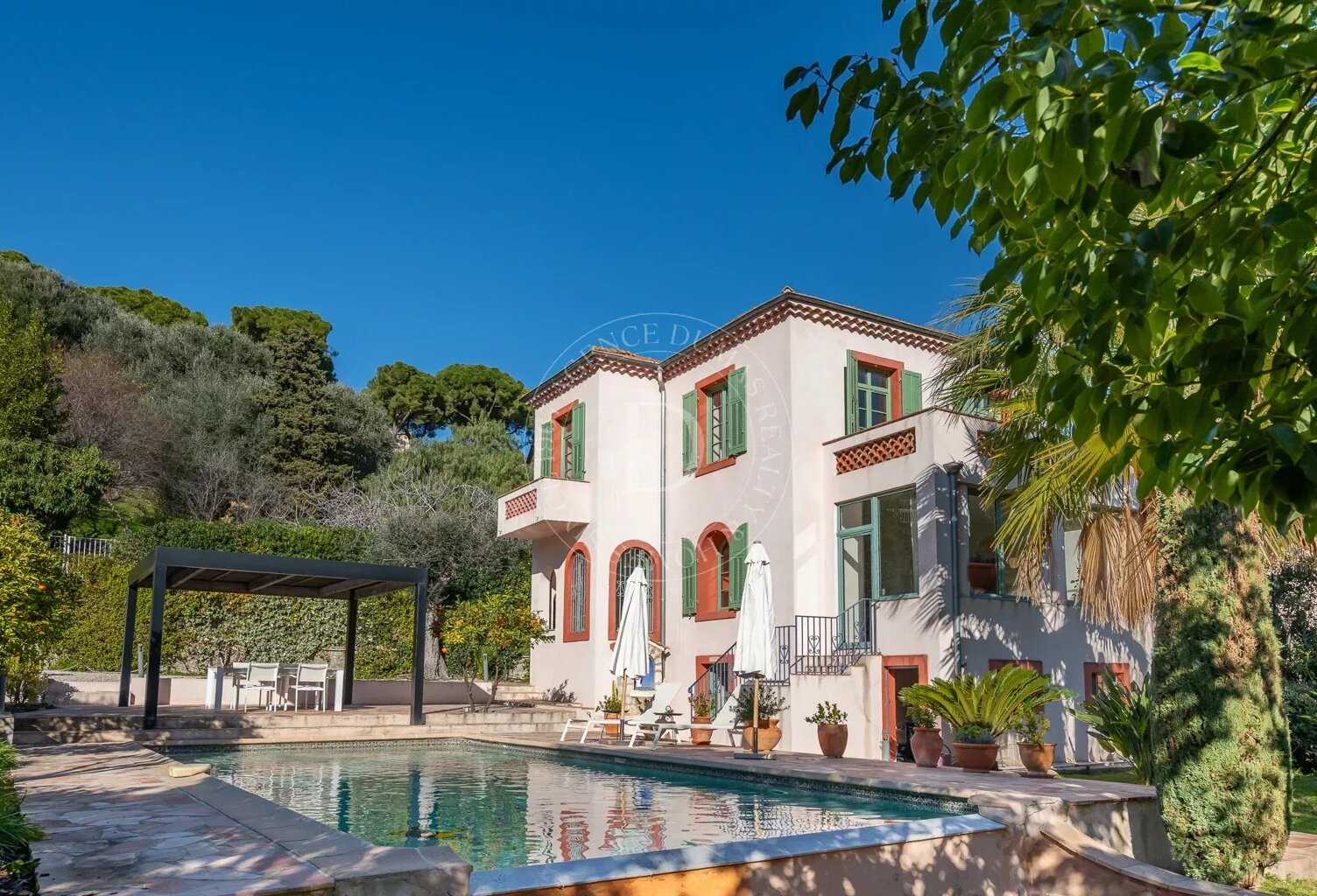 Villa de charme avec piscine et terrain plat — photo 1