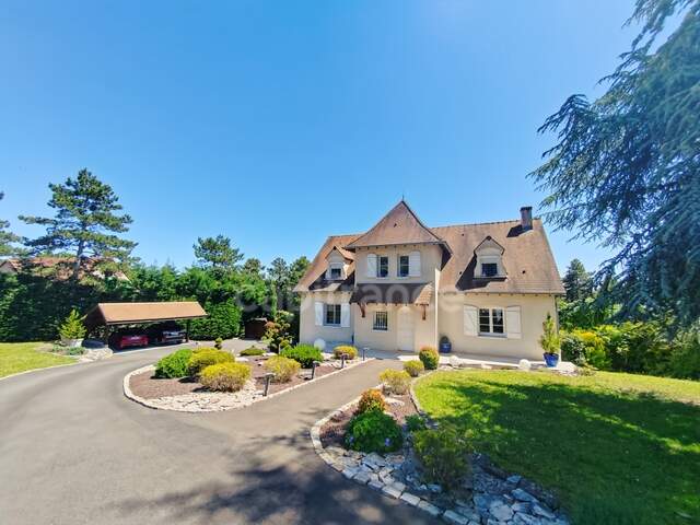 Givry (71) Maison à vendre de 250.43 m² - 6 pièces - terrain de 3 373 m² piscine ! — photo du bien