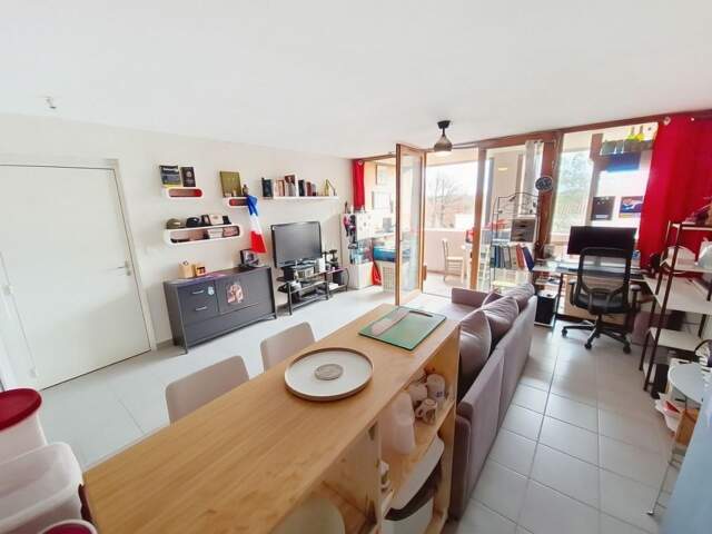 Appartement À Vendre — photo du bien