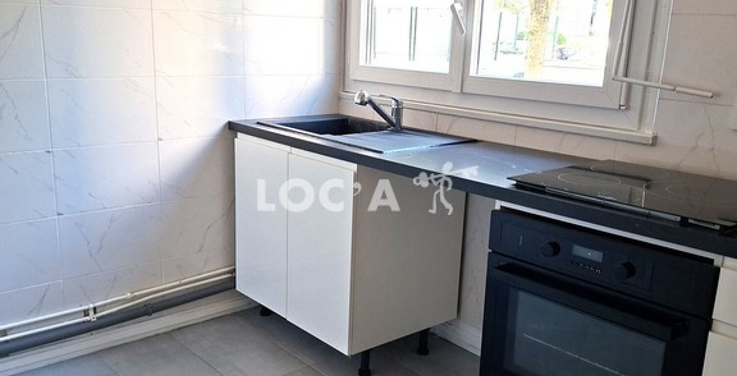 Location appartement 4 pièces 74 m² à Rillieux-la-Pape (69140) — photo 1
