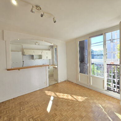 Appartement 3 pièces 895 €