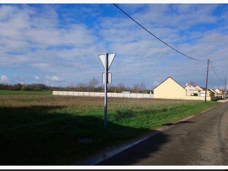 Terrain à bâtir de 883 m² à ALLUYES (28) — photo 1