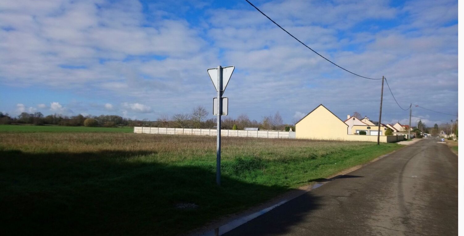 Terrain à bâtir de 883 m² à ALLUYES (28) — photo 1