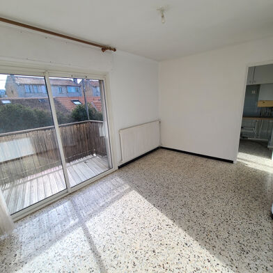 Appartement 3 pièces 896 €