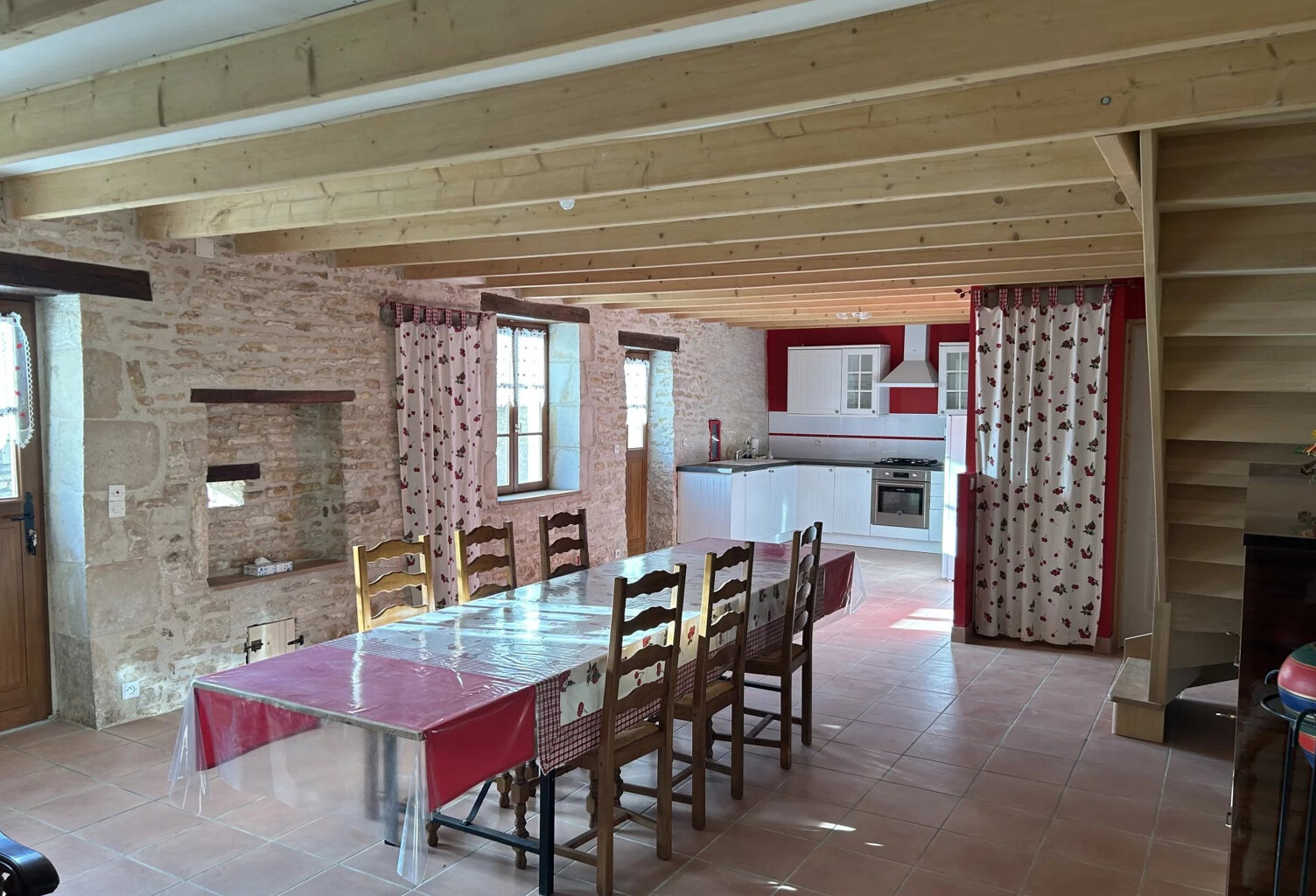 à 2km de Couhé maison en pierre de type 4 — photo 1