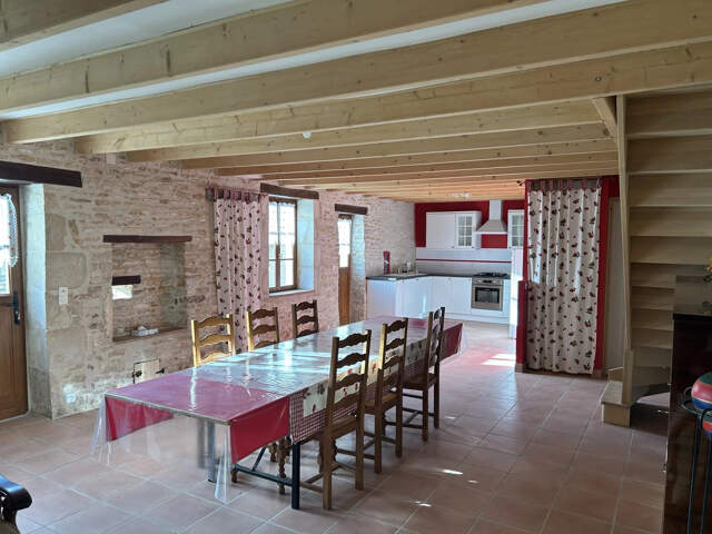 à 2km de Couhé maison en pierre de type 4 — photo du bien