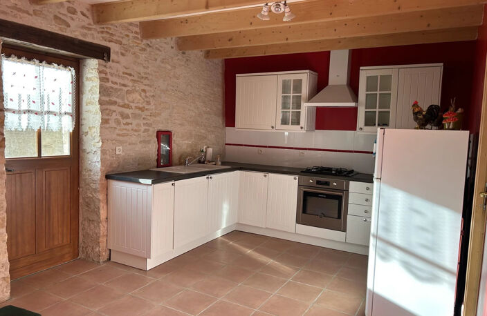à 2km de Couhé maison en pierre de type 4 — photo 4