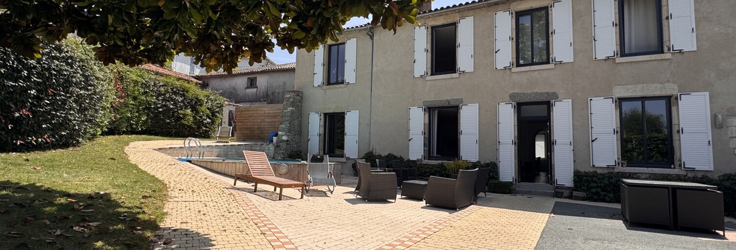 Maison 9 Pièces 284 m² à vendre à La Châtaigneraie (85120)