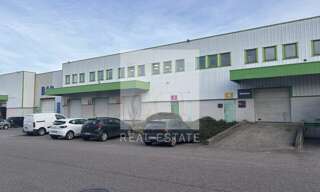 Commerce  1095 m² à louer à Genas (69740)