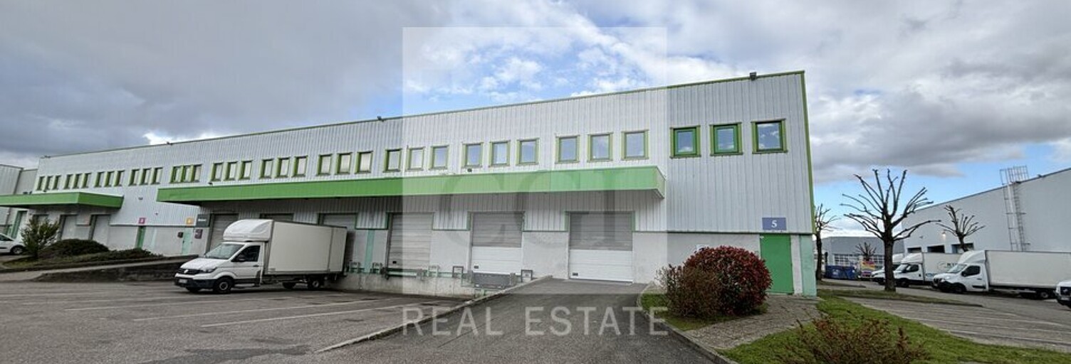 Commerce  1095 m² à louer à Genas (69740)