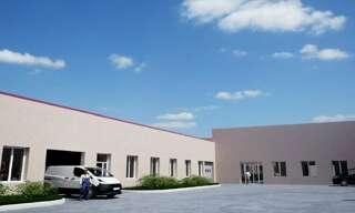 Commerce  1699 m² à louer à Vénissieux (69200)