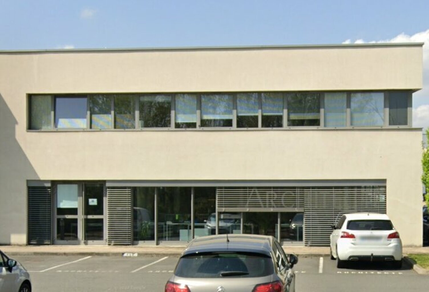 BUREAUX à LOUER — photo 1
