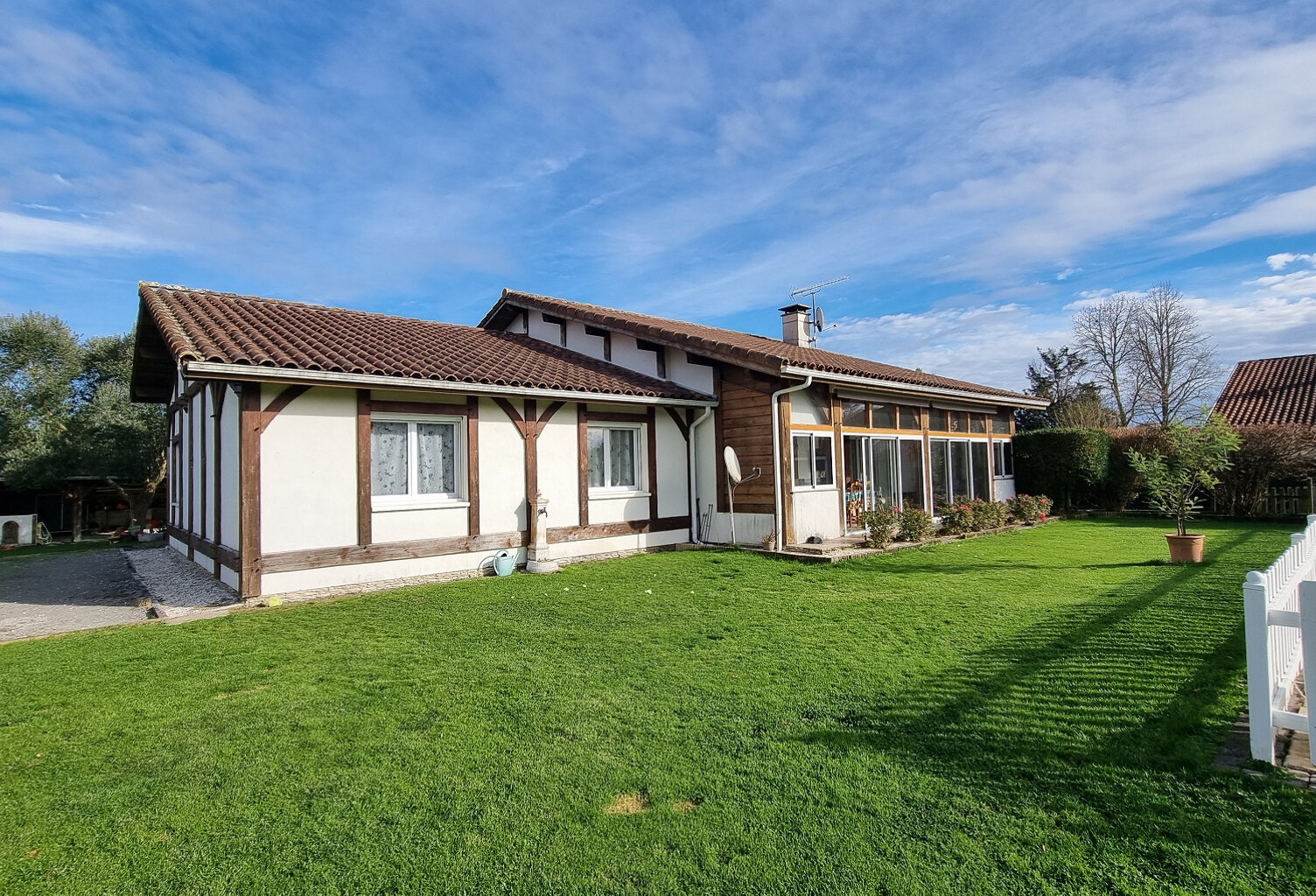 A vendre maison trois chambres avec piscine et dépendances — photo 1