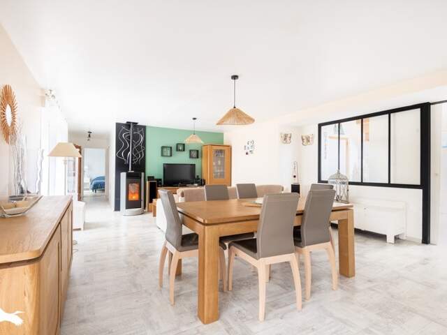 Maison en pierre de 6 pièces principales — photo du bien