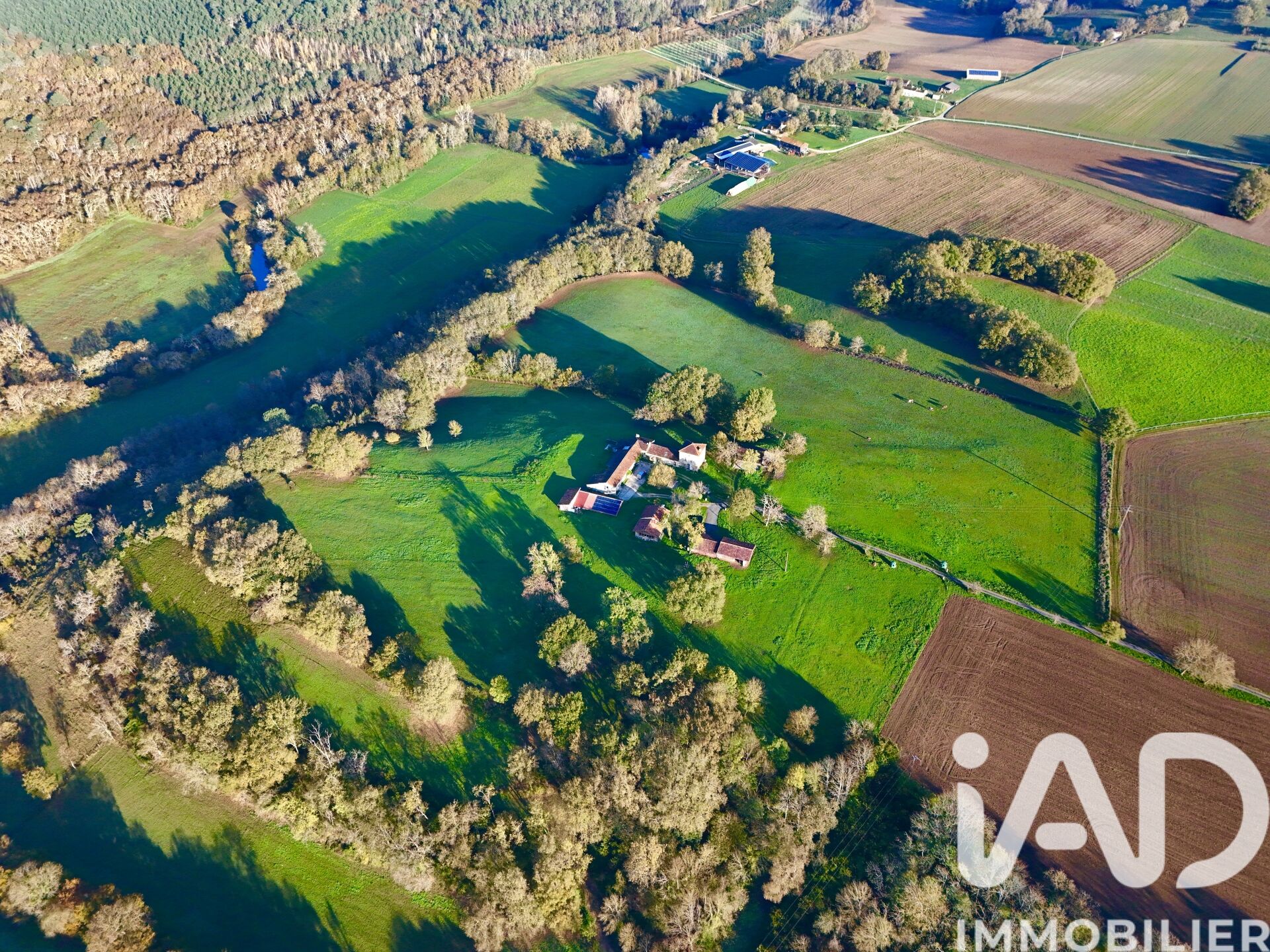 Nerac - 706m² - 16p. - 9ch.