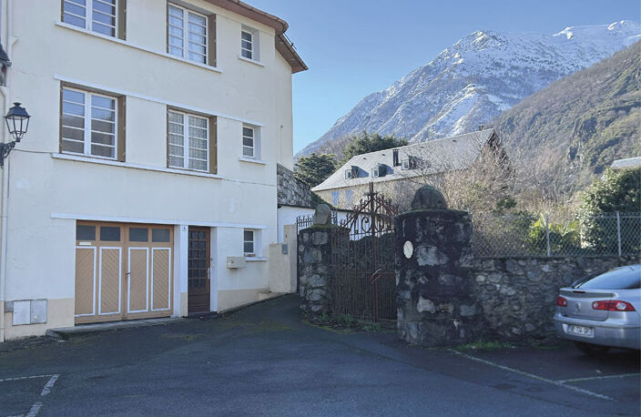MAISON AVEC 2 APPARTEMENTS GARAGE TERRASSE ET JARDIN — photo 2