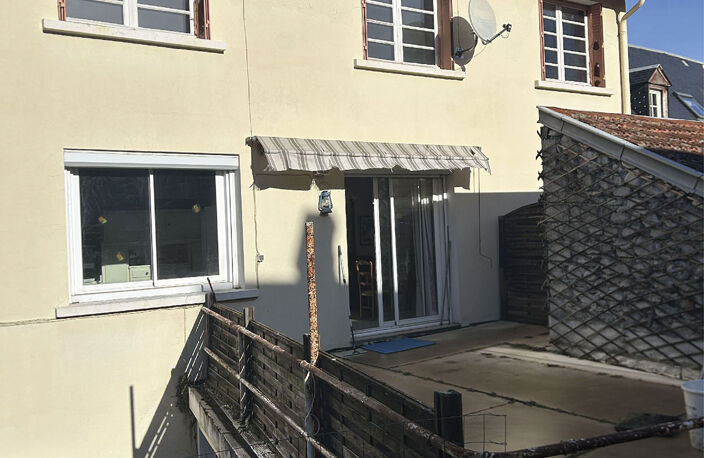 MAISON AVEC 2 APPARTEMENTS GARAGE TERRASSE ET JARDIN — photo 3