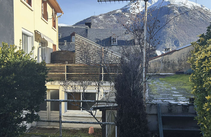 MAISON AVEC 2 APPARTEMENTS GARAGE TERRASSE ET JARDIN — photo 5
