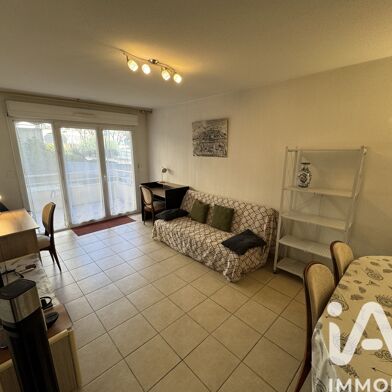 Appartement 3 pièces 890 €