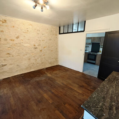 Appartement 1 pièces 330 €