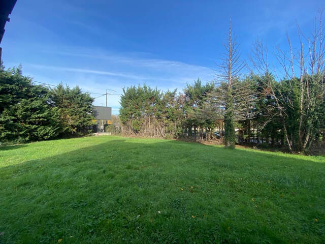 TERRAIN DE 800m2 POUR MAISON DE 135m2 — photo du bien