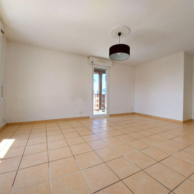 Appartement 3 pièces 818 €