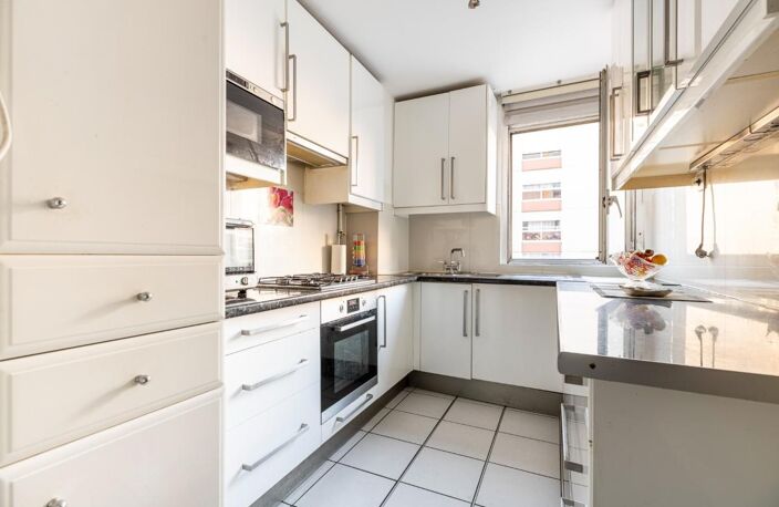- 75019 PARIS - VILLA CURIAL - ETAGE ELEVE - TRAVERSANT EST/OUEST - BALCON DE 6M2 - 4 CHAMBRES POSSIBLE - CAVE ET PARKING DISPONIBLE- — photo 3