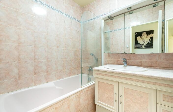 - 75019 PARIS - VILLA CURIAL - ETAGE ELEVE - TRAVERSANT EST/OUEST - BALCON DE 6M2 - 4 CHAMBRES POSSIBLE - CAVE ET PARKING DISPONIBLE- — photo 5