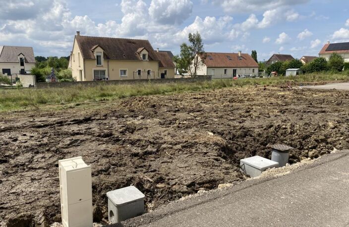 Au calme, cœur de village, terrain constructible et viabilisé de 911 m2 — photo 4