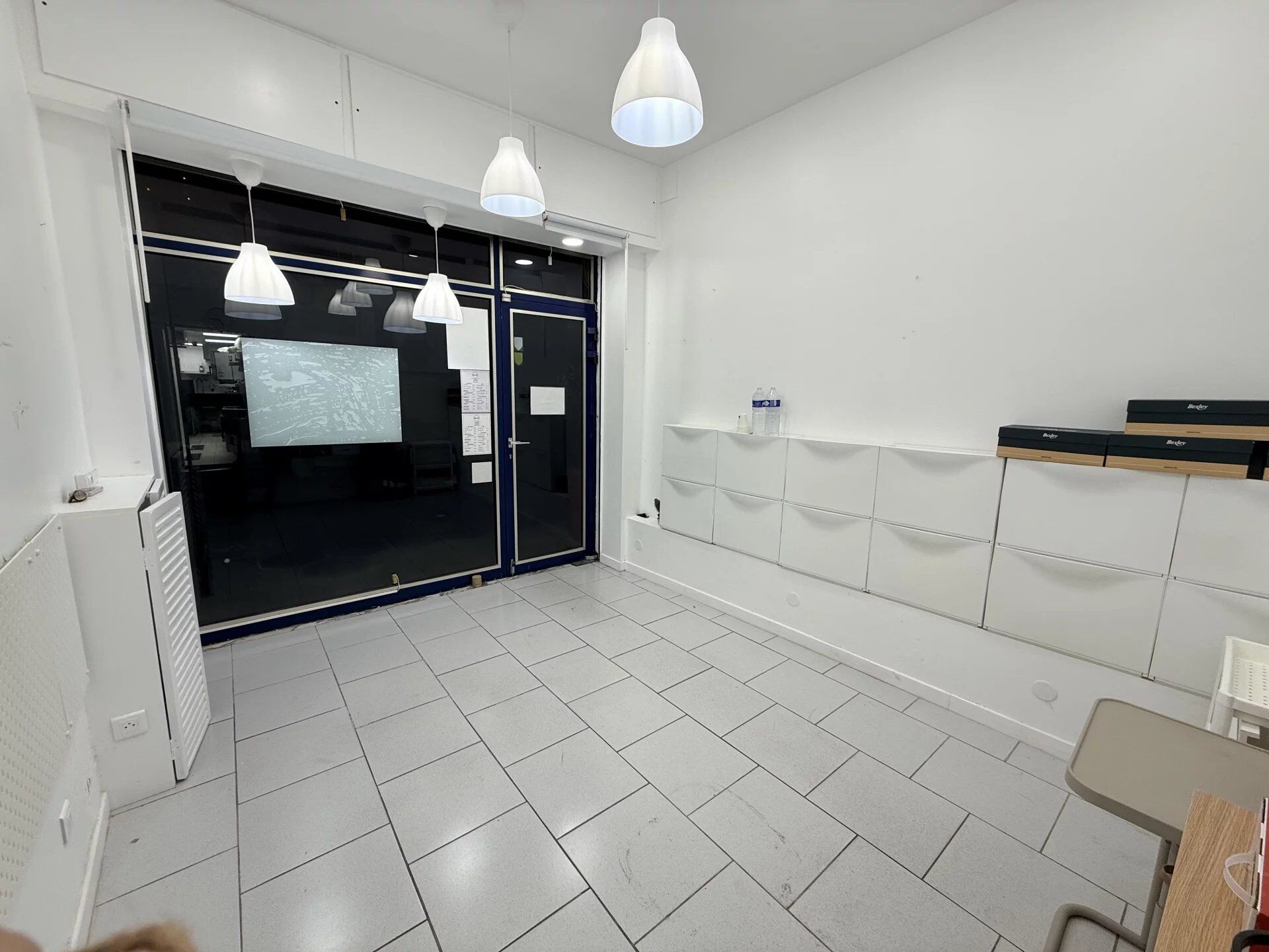 Photo Commerce divers de 1 pièce Nice