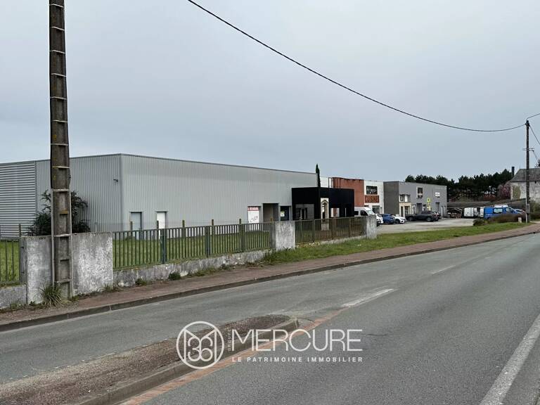 LOCAUX COMMERCIAUX 2.166 M² — photo 1
