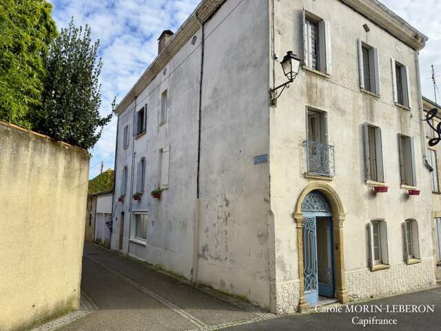 Maison bourgeoise 320 m² habitables, 7 chambres, cour — photo du bien