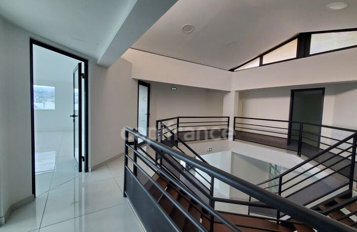 A Louer - Local professionnel de 46m² - Fort de France Zone Franche de Dillon — photo 3