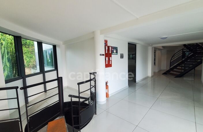 A Louer - Local professionnel de 46m² - Fort de France Zone Franche de Dillon — photo 4