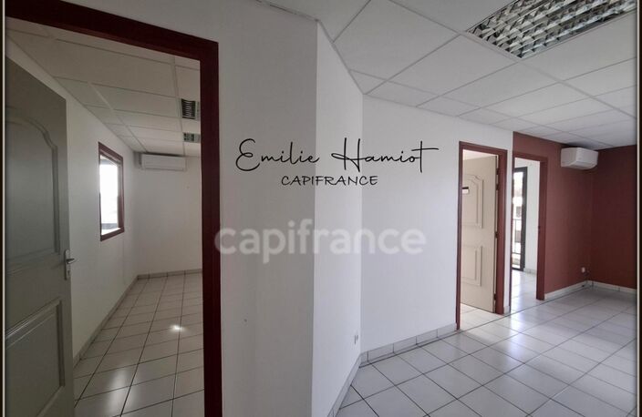 À Louer - Local professionnel 116m² - Lamentin - Place d'Armes — photo 3