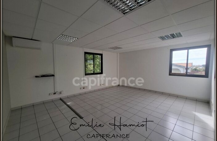 À Louer - Local professionnel 116m² - Lamentin - Place d'Armes — photo 4